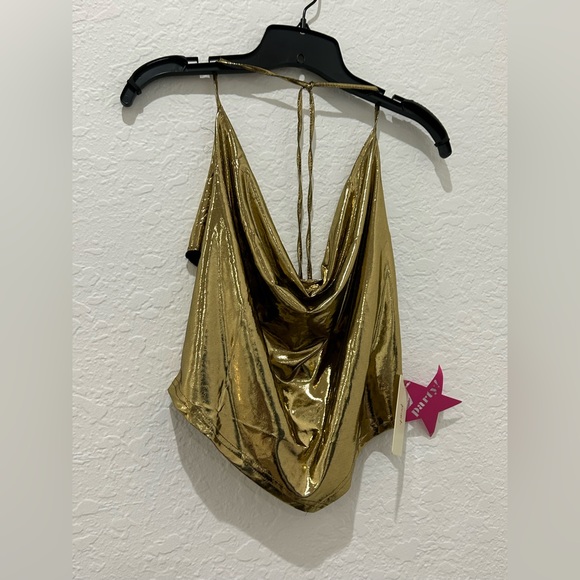 💰PRICE ⬇️ 
 PEACH • Metallic Gold Halter Top • XL - Picture 2 of 9